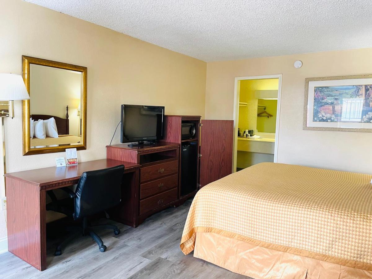 Relax Inn Perry National Fairgrounds Area I-75 Exterior photo