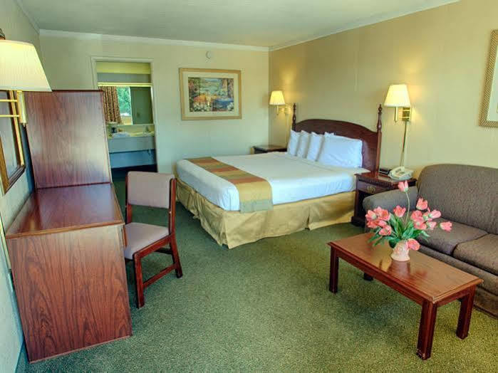 Relax Inn Perry National Fairgrounds Area I-75 Exterior photo